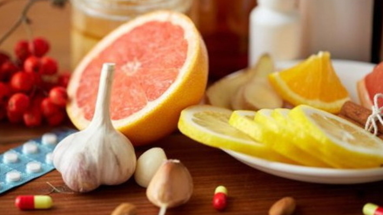 Cách tự nhiên giúp nâng cao hệ miễn dịch để phòng bệnh mùa